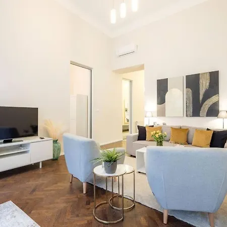 Modern And Stylish 2-bedroom In The Center Budapešť