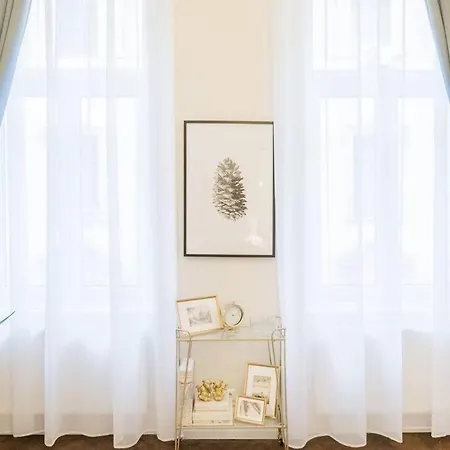Modern And Stylish 2-bedroom In The Center Budapešť