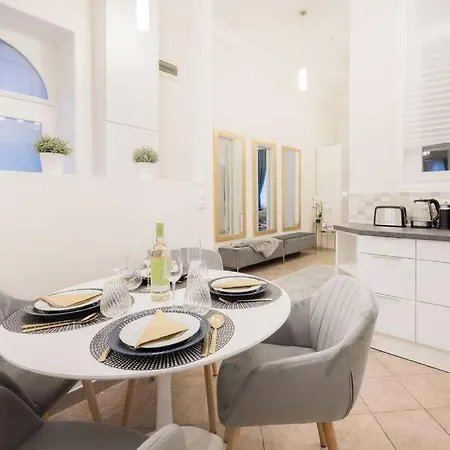 Modern And Stylish 2-bedroom In The Center Apartmán Budapešť