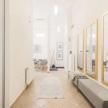 Modern And Stylish 2-bedroom In The Center Apartmán Budapešť