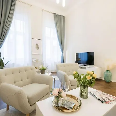 Modern And Stylish 2-bedroom In The Center Apartamento