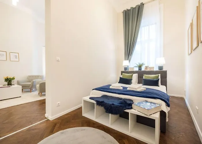 Apartment Modern And Stylish 2-bedroom In The Center