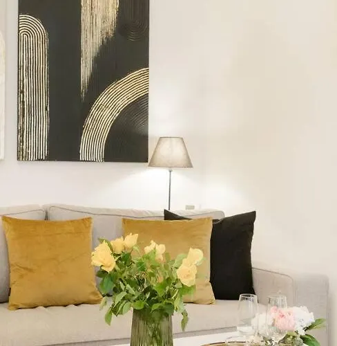 Modern And Stylish 2-bedroom In The Center Apartment *