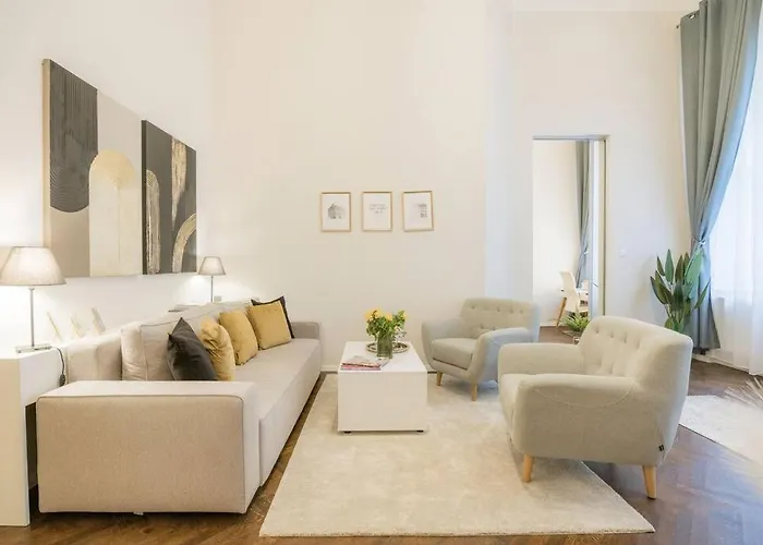 Modern And Stylish 2-bedroom In The Center Apartment *