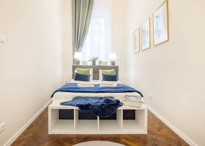 Apartment Modern And Stylish 2-bedroom In The Center *