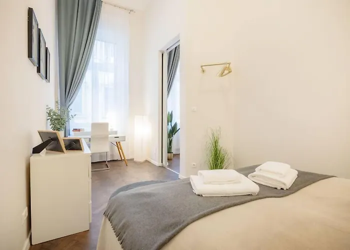 Modern And Stylish 2-bedroom In The Center *