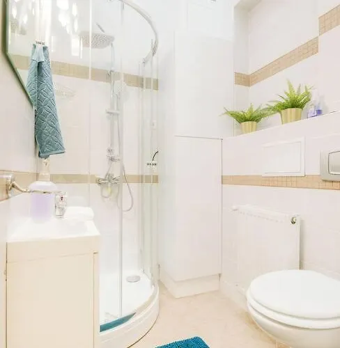 Modern And Stylish 2-bedroom In The Center