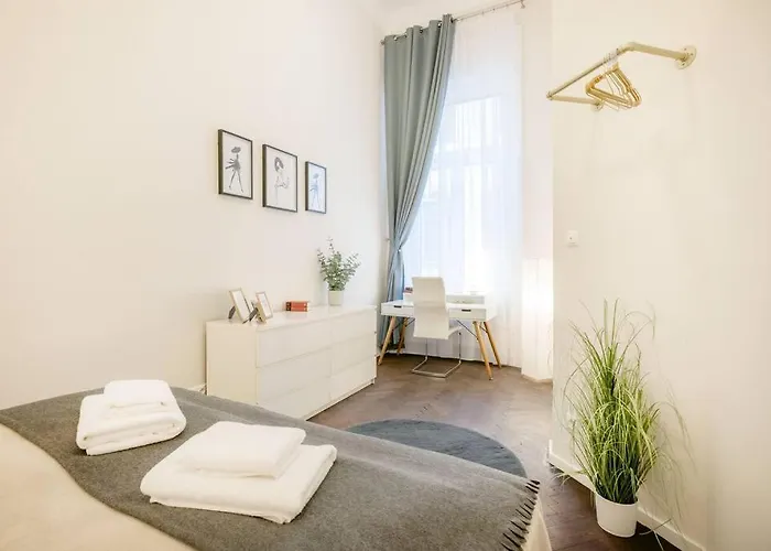 Modern And Stylish 2-bedroom In The Center *