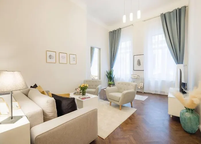 Modern And Stylish 2-bedroom In The Center Apartment *