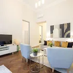 Modern And Stylish 2-bedroom In The Center Budapest
