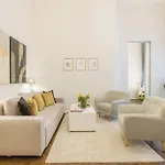 Modern And Stylish 2-bedroom In The Center Appartement *