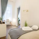 Modern And Stylish 2-bedroom In The Center *