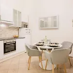 Modern And Stylish 2-bedroom In The Center Appartement *