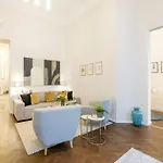 Modern And Stylish 2-bedroom In The Center