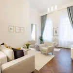 Modern And Stylish 2-bedroom In The Center Appartement *